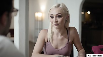 Блондинка после беседы с мужчиной была не против заняться хардкор сексом